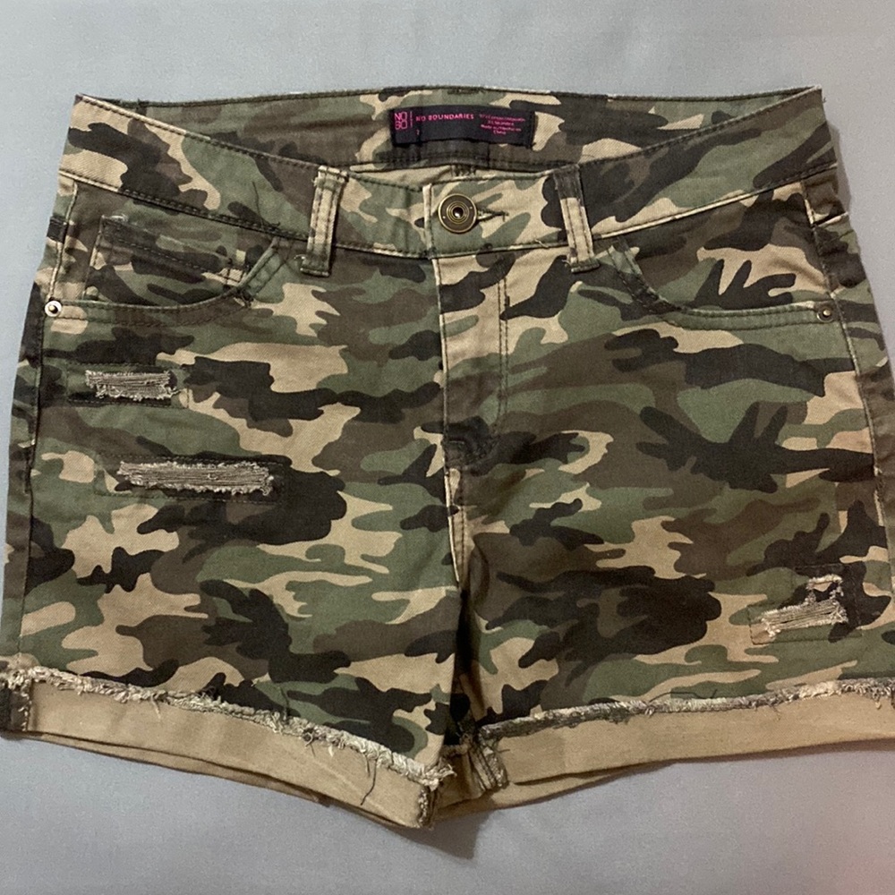 Juniors No Boundaries Camouflage Distressed shorts